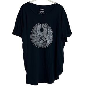 Torrid Relaxed Fit Graphic Tee Size 1X Black Yin Yang Short Sleeve T-Shirt